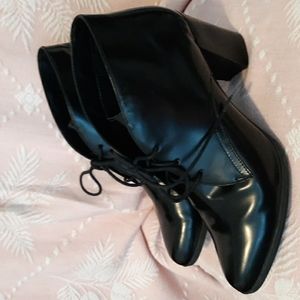 Clark's black leather ankle boots size 11M